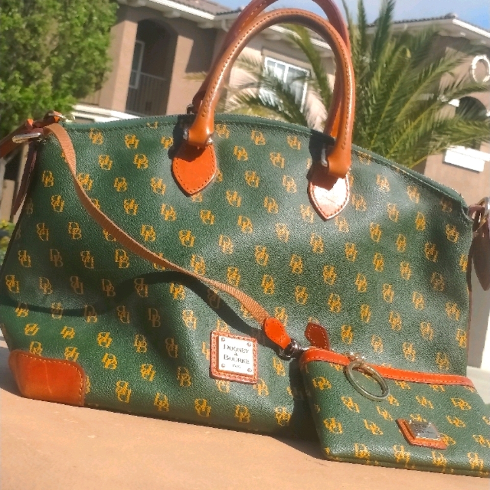AUTHENTIC DOONEY AND BOURKE BAG AND WRISTLET !!!